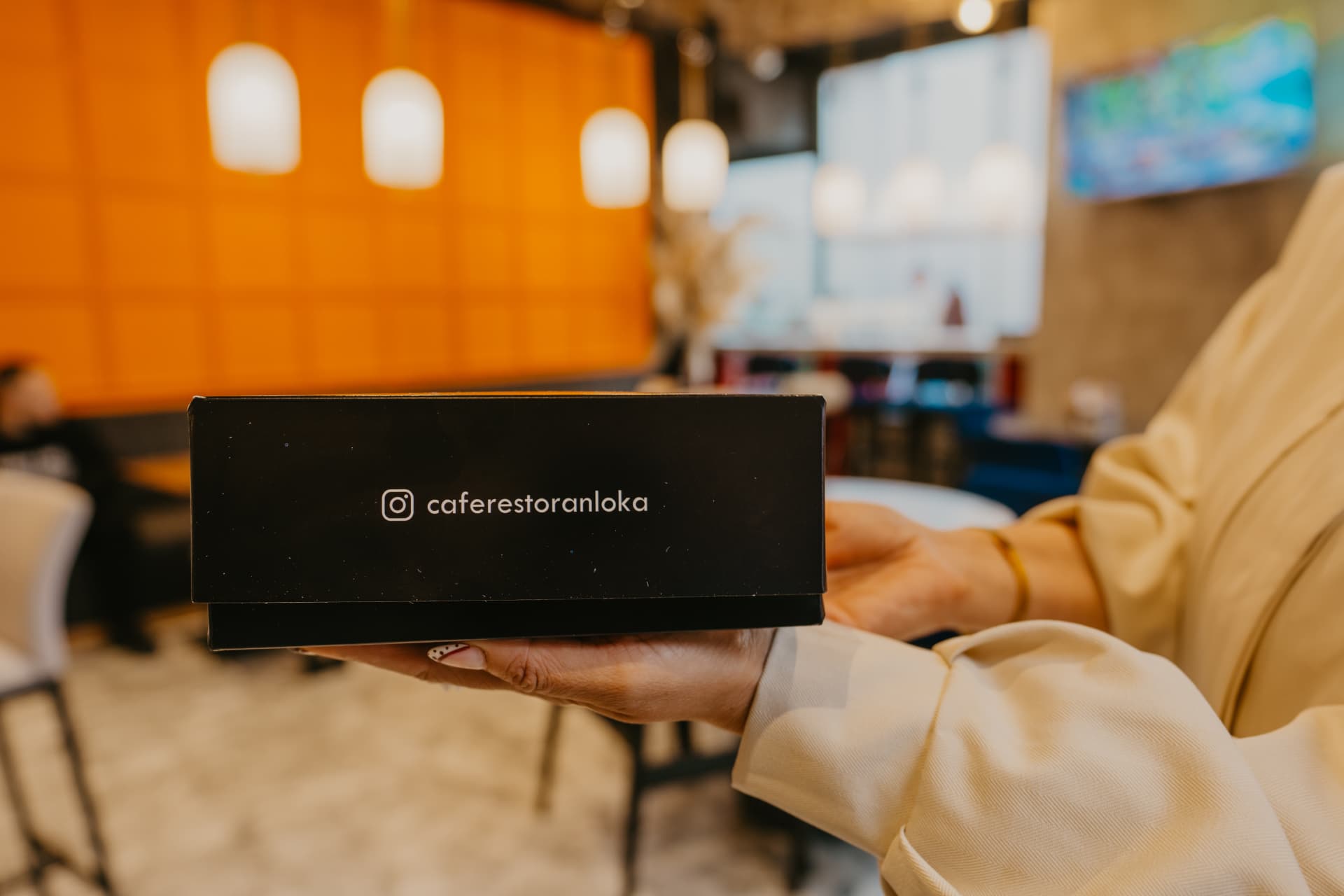LOKA kutija sa Instagram oznakom caferestoranloka